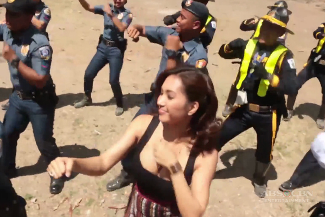 Roxanne Barcelo Nakisayaw Sa Mga Trending Na Dancing Security Guards